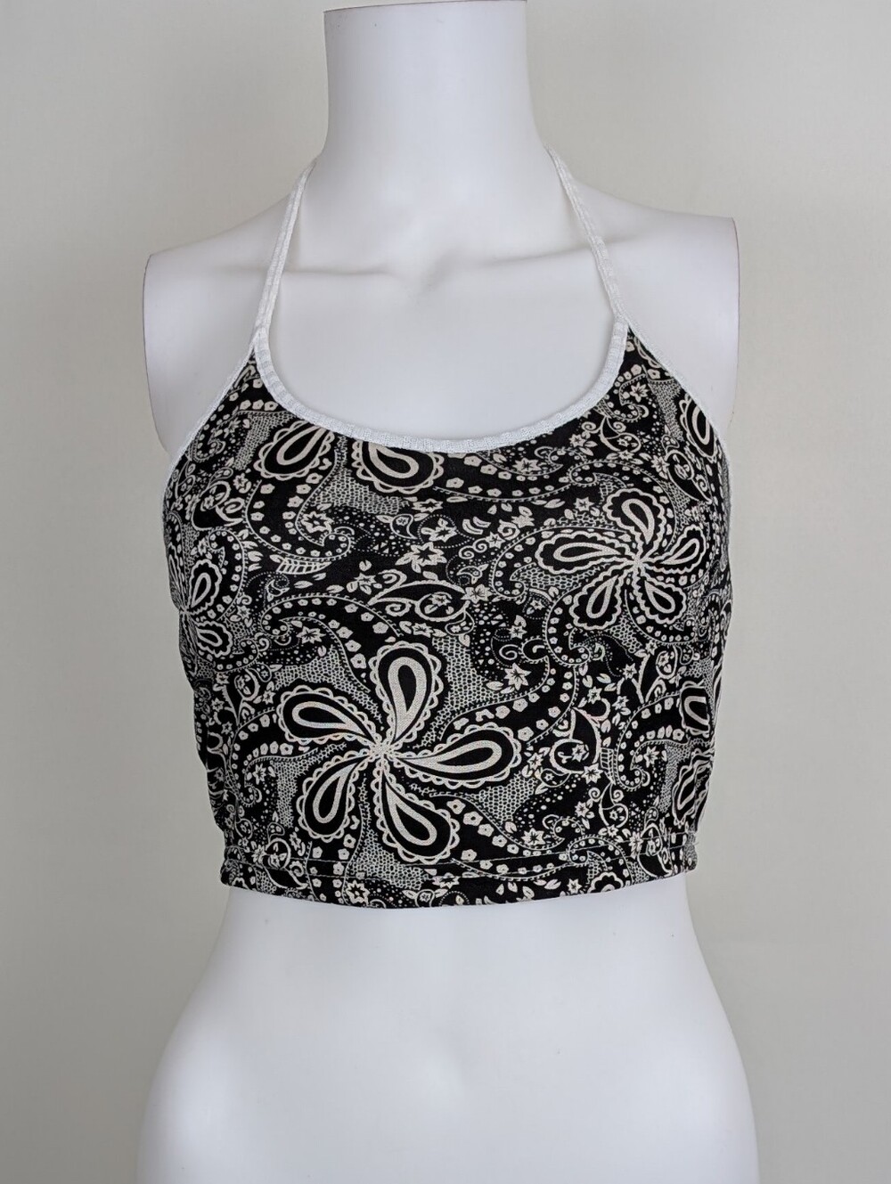 SHEIN Black and Cream Paisley Print Tie Neck Cropped Halter Top Size Medium